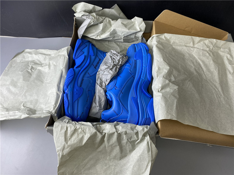 Ba*len*cia*ga triple s