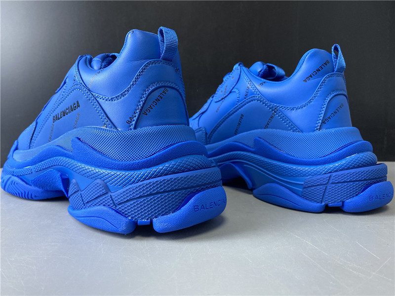 Ba*len*cia*ga triple s