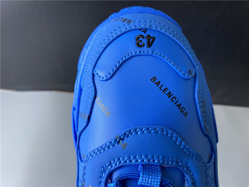 Ba*len*cia*ga triple s