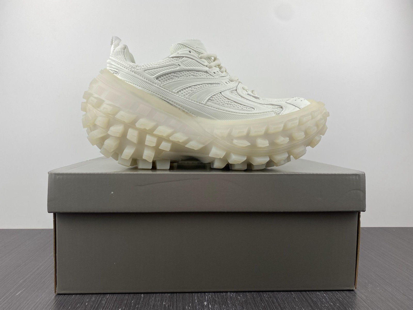 Ba*len*cia*ga defender sneaker