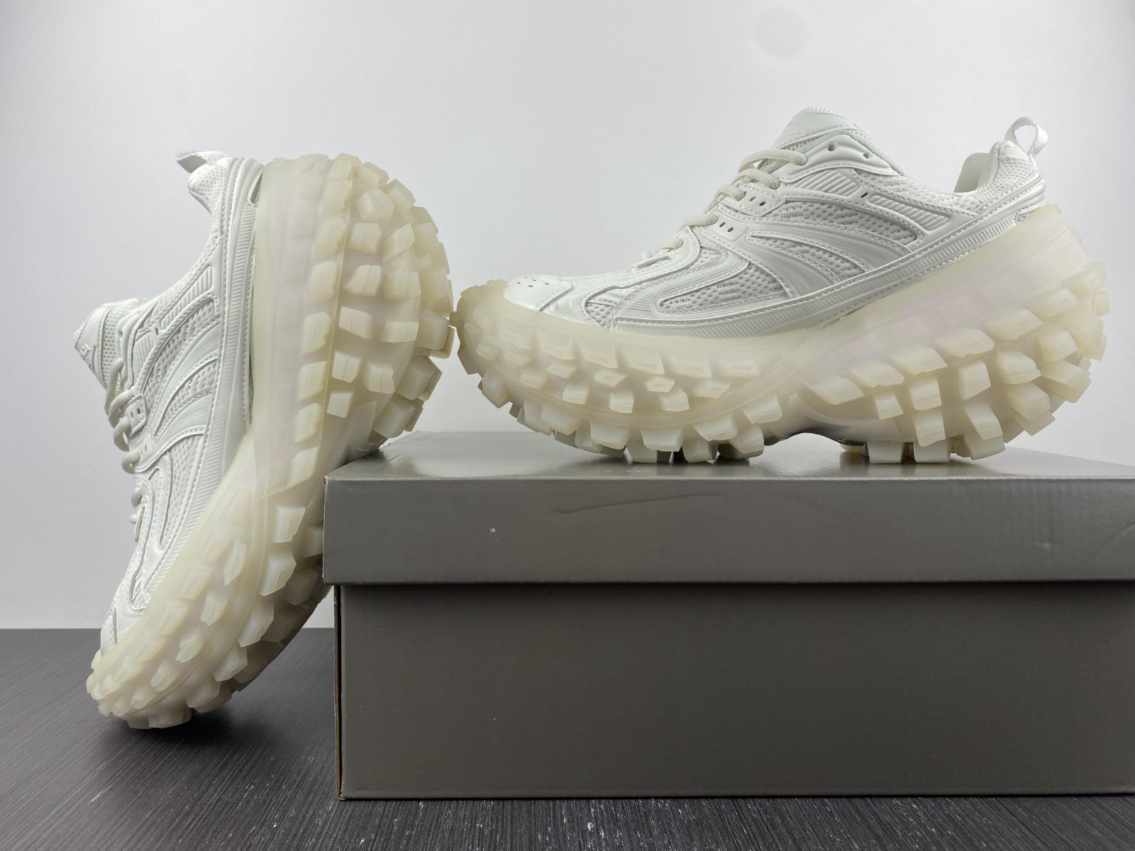 Ba*len*cia*ga defender sneaker