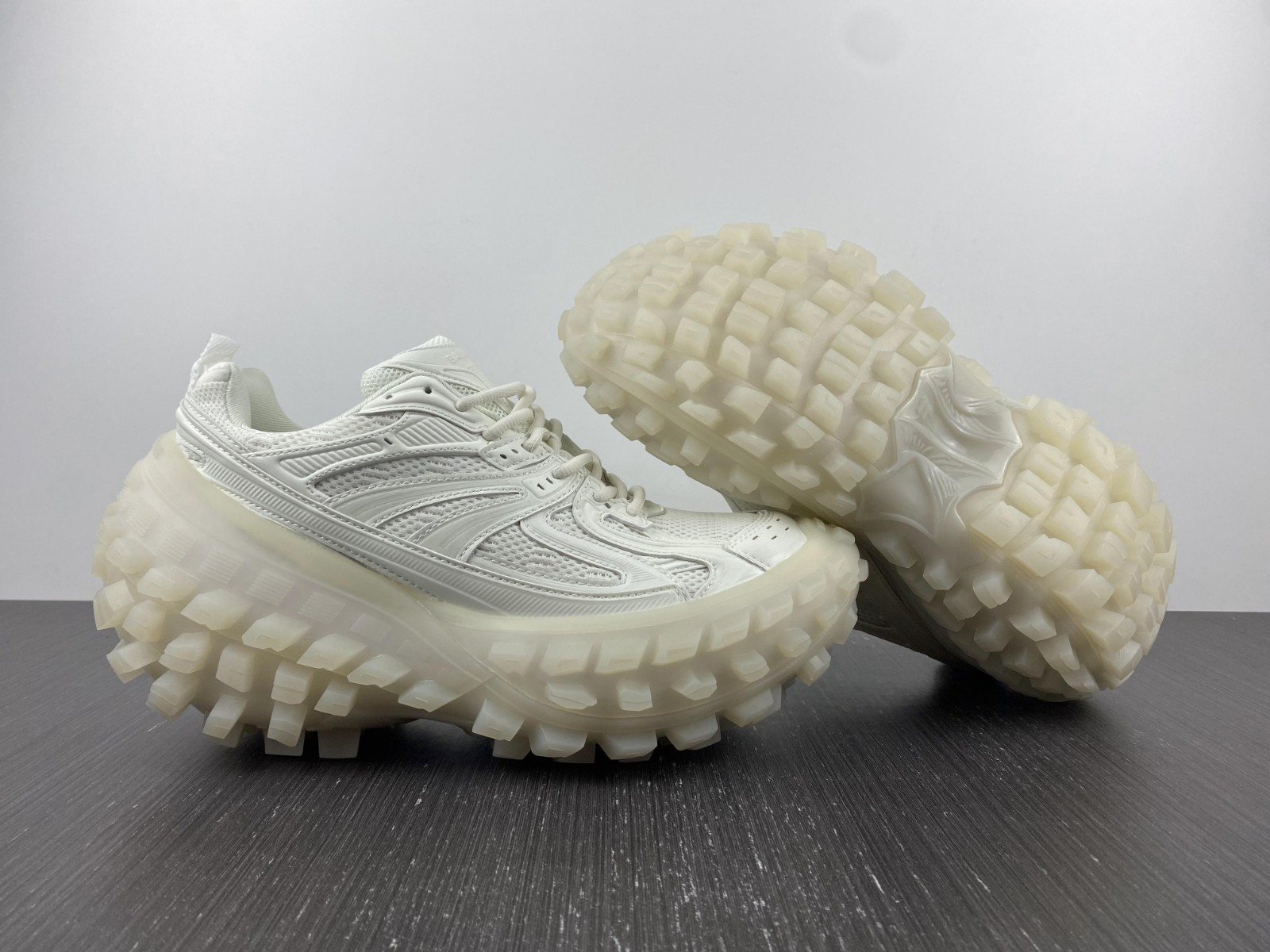 Ba*len*cia*ga defender sneaker