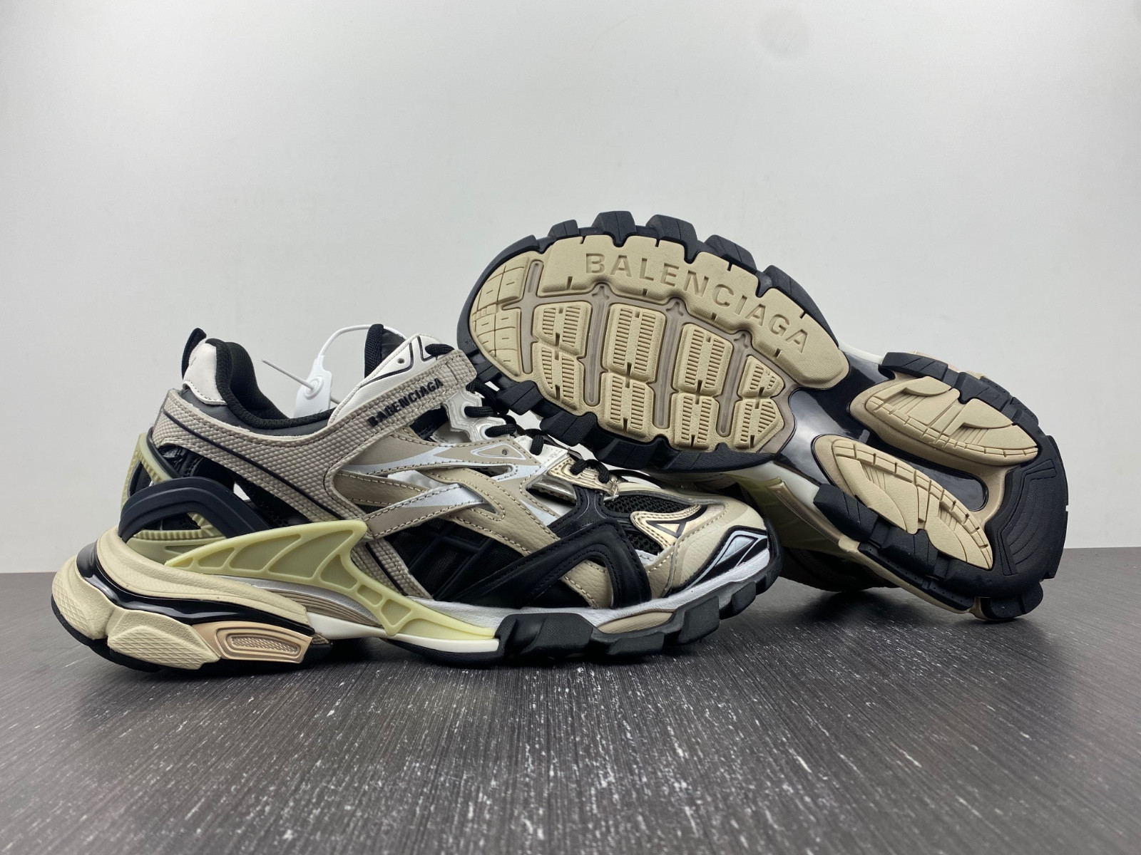 Ba*len*cia*ga track 4