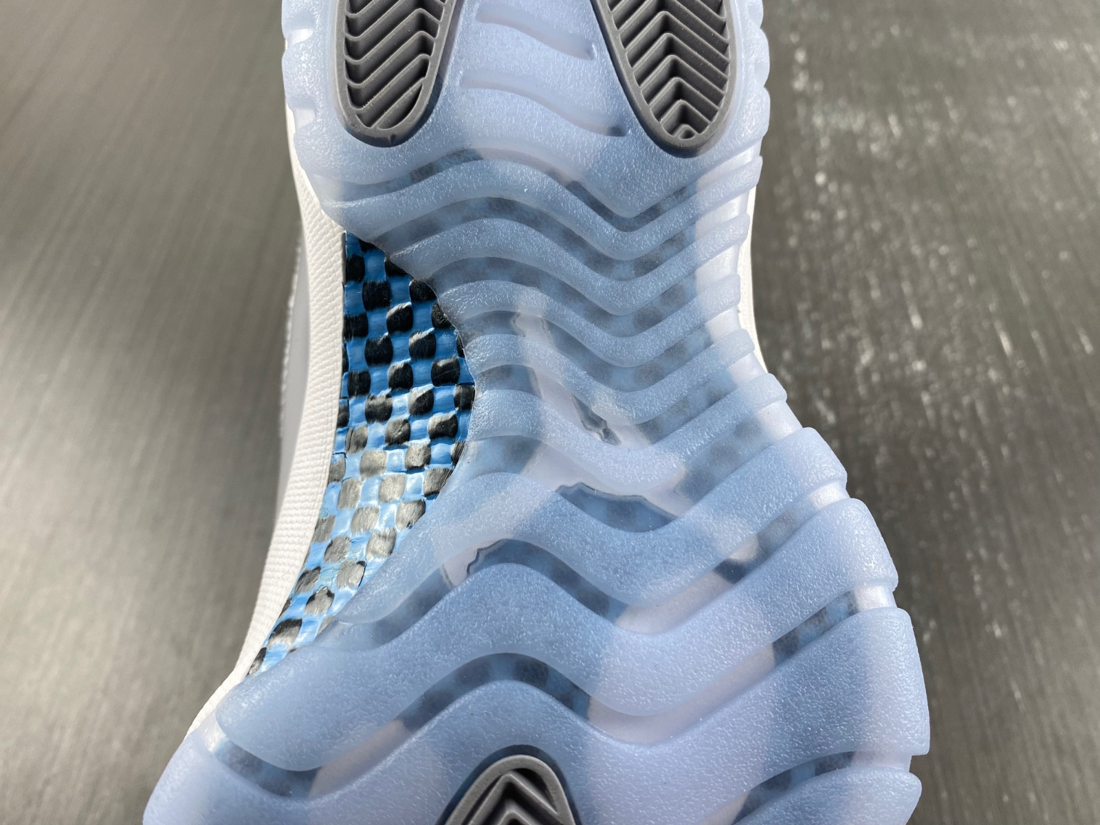 air jordan 11 low cement grey av2187-140