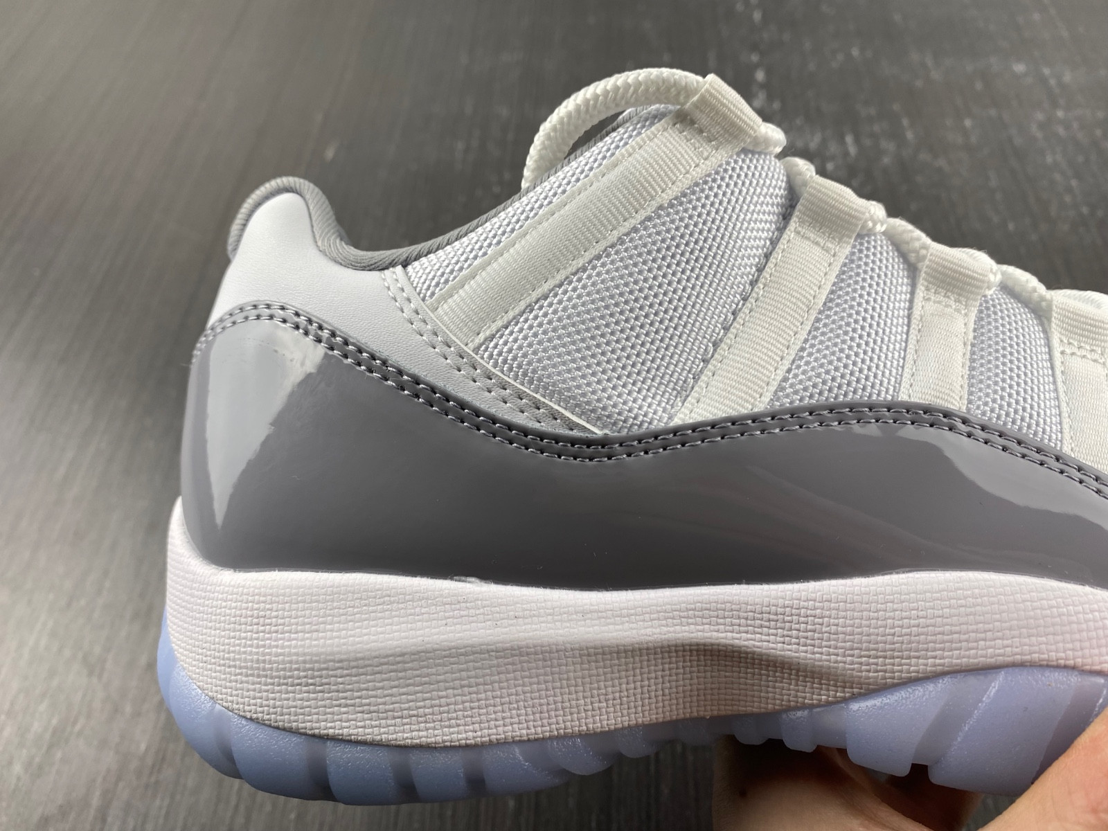 air jordan 11 low cement grey av2187-140