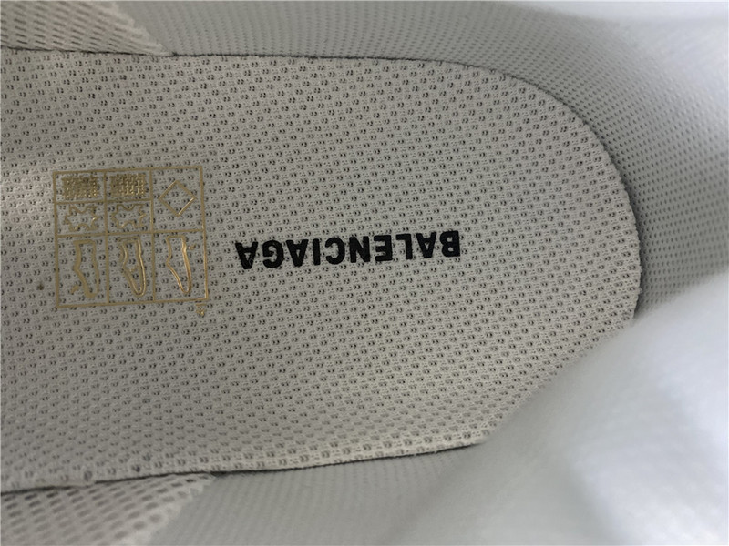 Ba*len*cia*ga triple s