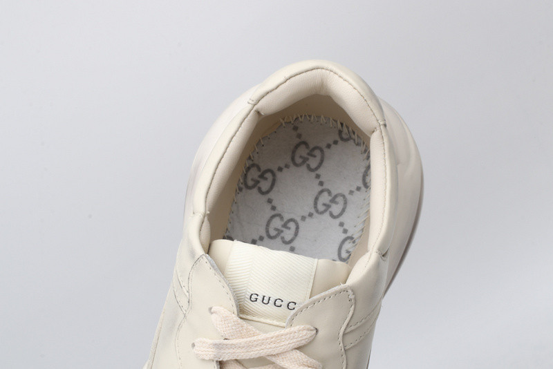 G*u*i ace embroidered low-top sneaker white
