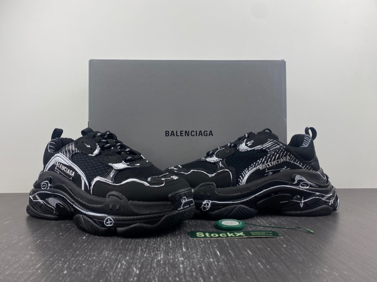 Ba*len*cia*ga triple s sketch black