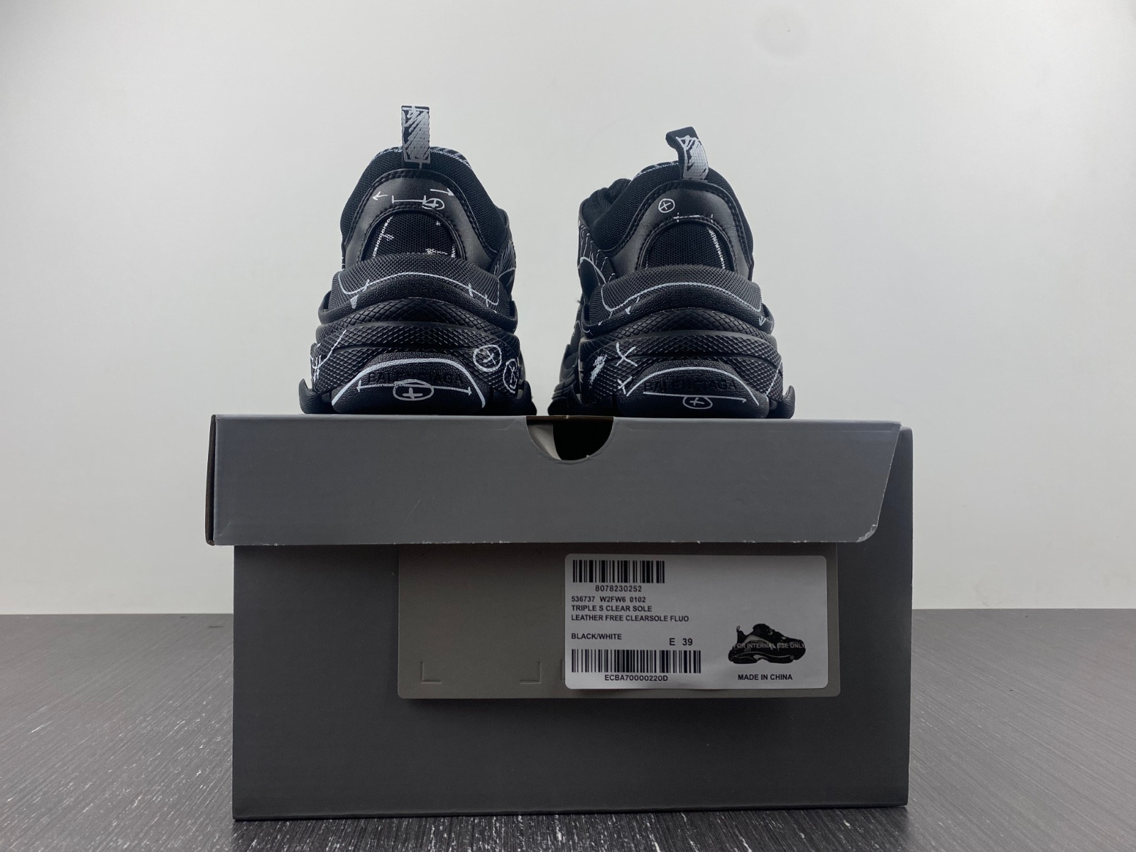 Ba*len*cia*ga triple s sketch black