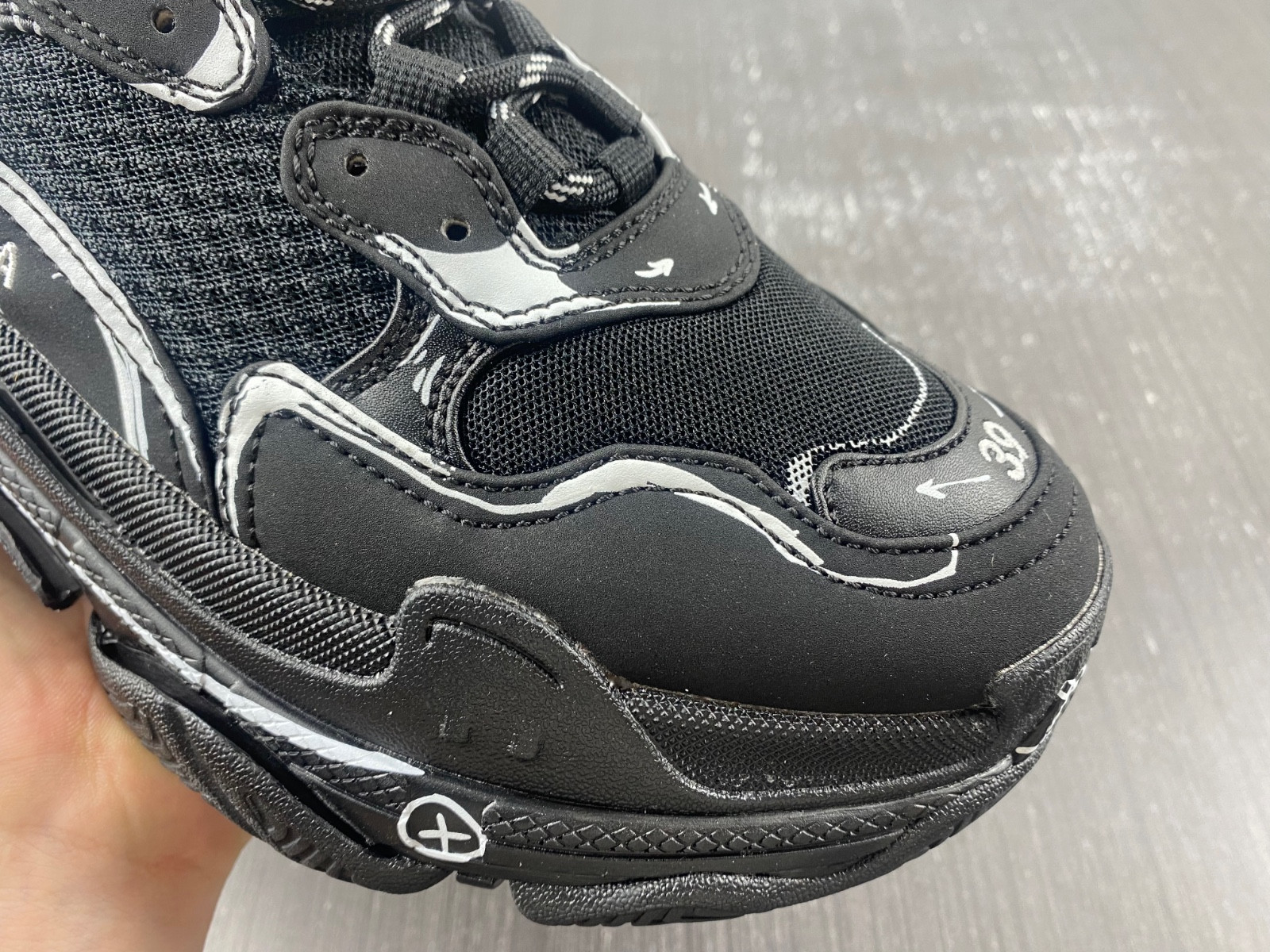 Ba*len*cia*ga triple s sketch black