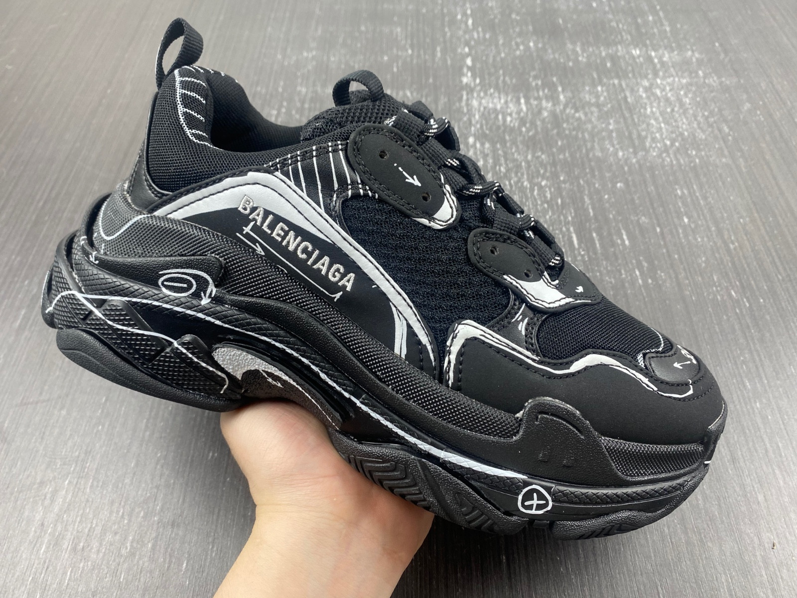 Ba*len*cia*ga triple s sketch black