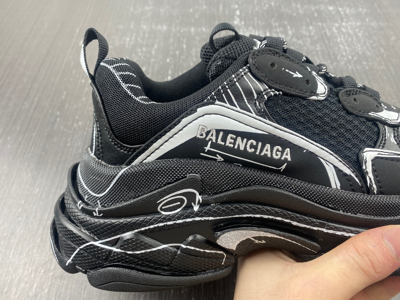 Ba*len*cia*ga triple s sketch black